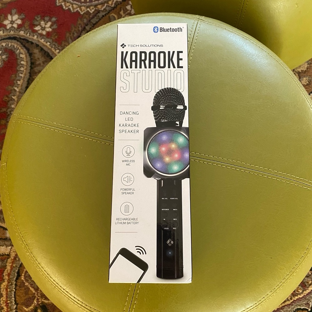 Bluetooth Karaoke Studio LED Speaker And Microphone New Tech Solutions. Black.